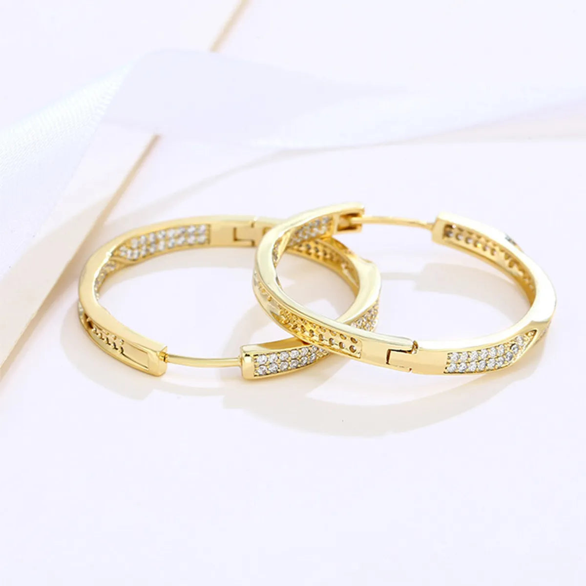 Wholesale Jewelry Xuping Simple Style Solid Color Alloy Artificial Gemstones 14k Gold Plated Plating Inlay Earrings