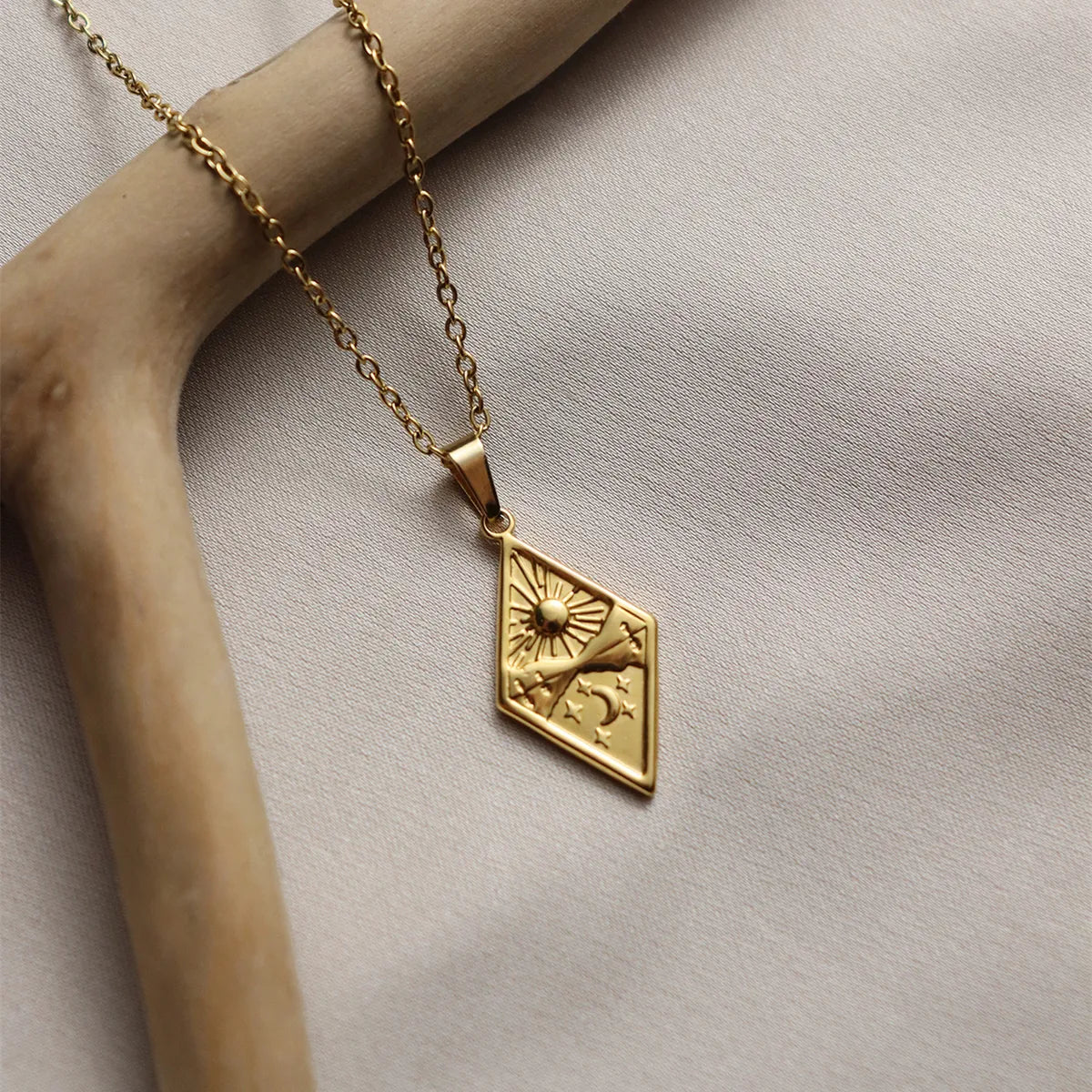 Wholesale Jewelry Simple Style Sun Moon Rhombus 304 Stainless Steel 18K Gold Plated Plating Pendant Necklace