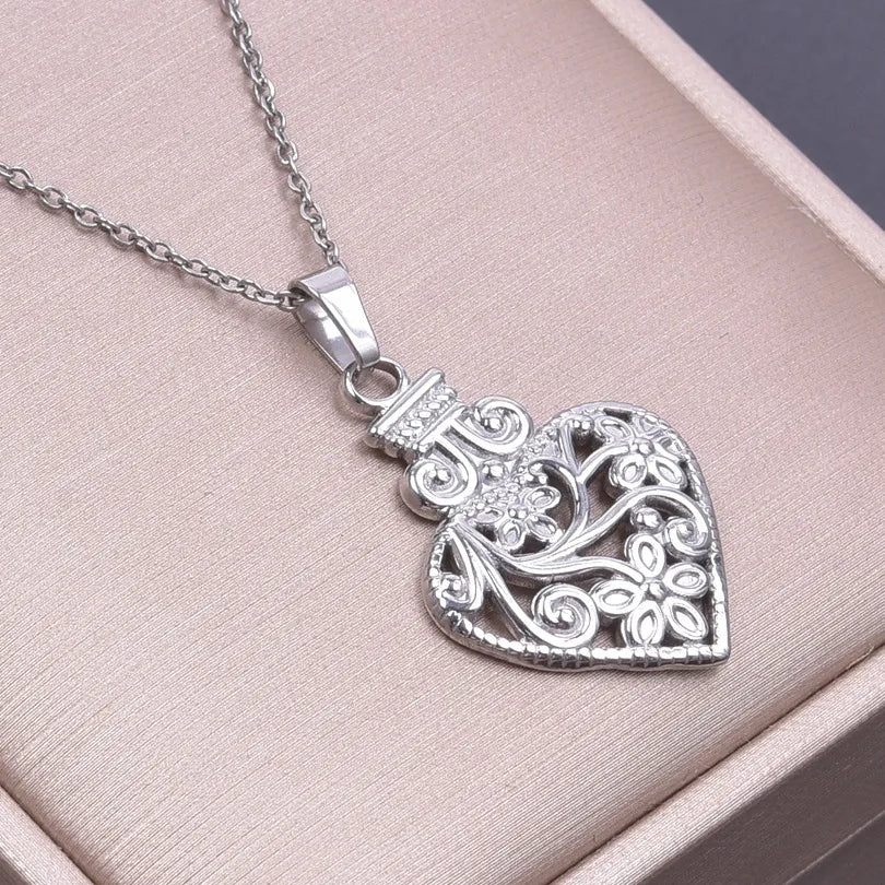 Wholesale Jewelry Simple Style Waves Heart Shape 304 Stainless Steel Pendant Necklace