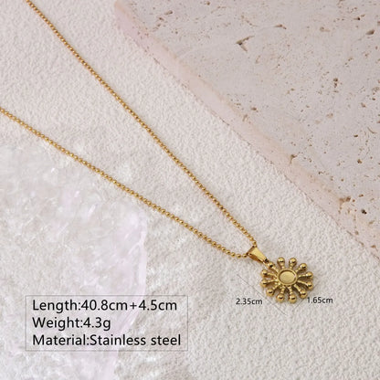 Wholesale Jewelry Sweet Simple Style Christmas Tree Snowflake 304 Stainless Steel 18K Gold Plated Plating Pendant Necklace