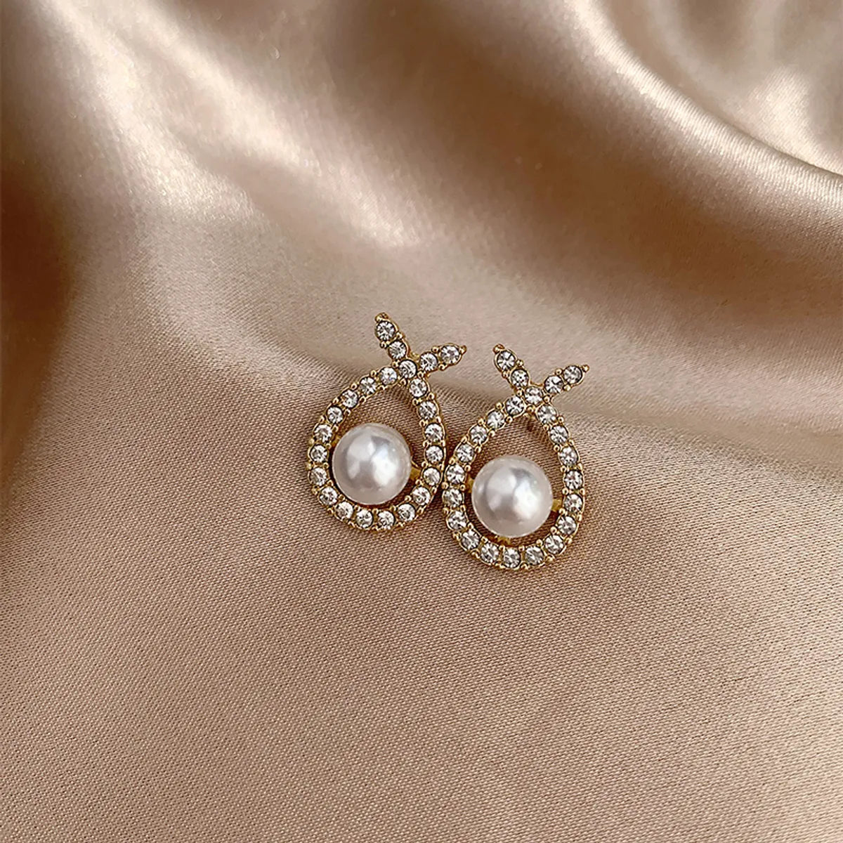 Wholesale Jewelry Sweet Solid Color Alloy Rhinestones Pearl Gold Plated Plating Inlay Ear Studs