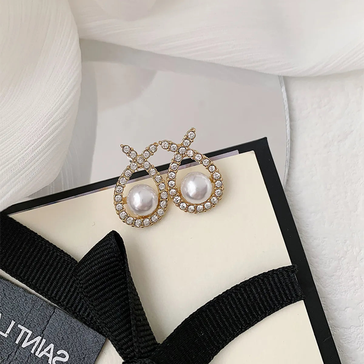 Wholesale Jewelry Sweet Solid Color Alloy Rhinestones Pearl Gold Plated Plating Inlay Ear Studs