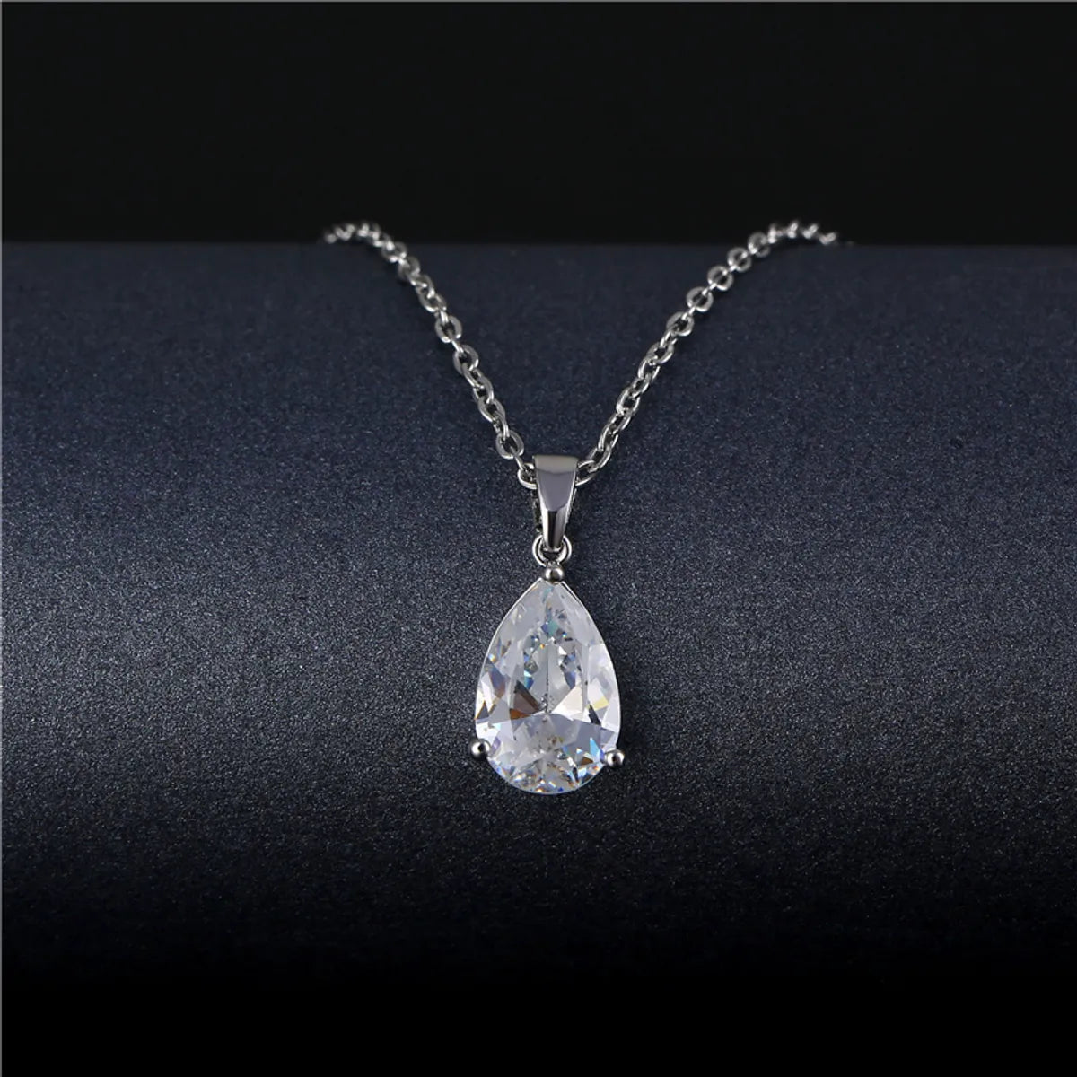 Wholesale Korean Style Peacock Leaves Water Droplets Stainless Steel Titanium Steel Platinum Plated Rhodium Plated Zircon Pendant Necklace