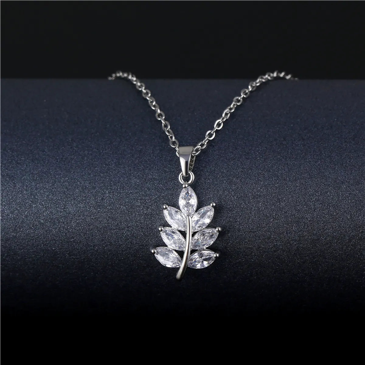 Wholesale Korean Style Peacock Leaves Water Droplets Stainless Steel Titanium Steel Platinum Plated Rhodium Plated Zircon Pendant Necklace