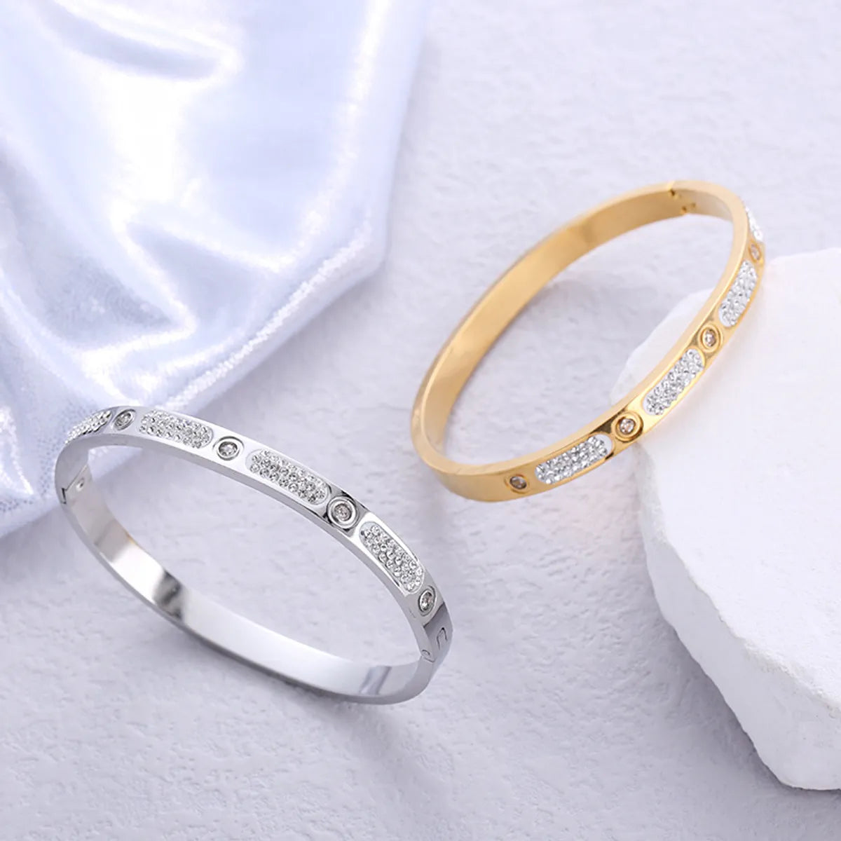 Wholesale Lady Solid Color Stainless Steel 18k Gold Plated Zircon Bangle