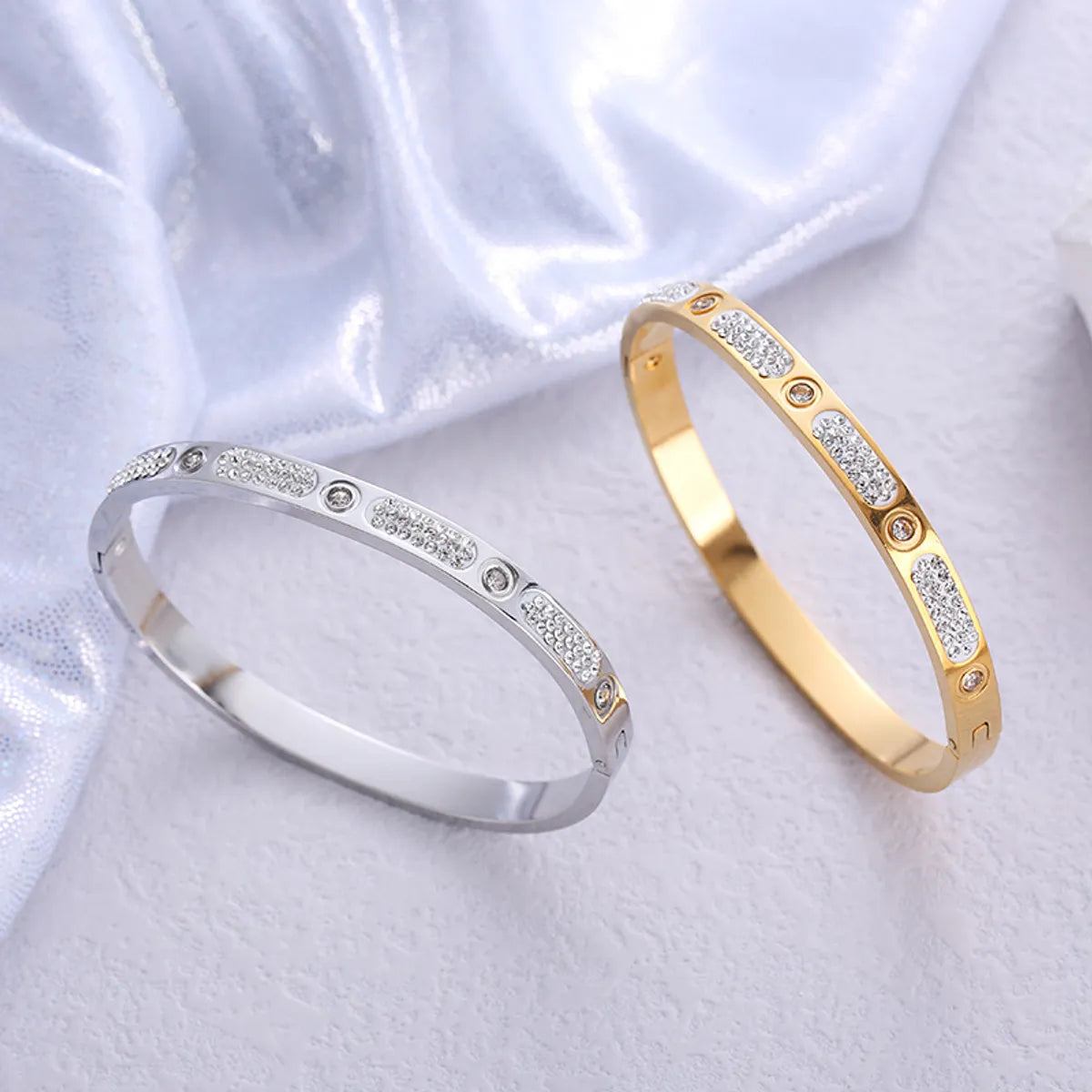 Wholesale Lady Solid Color Stainless Steel 18k Gold Plated Zircon Bangle