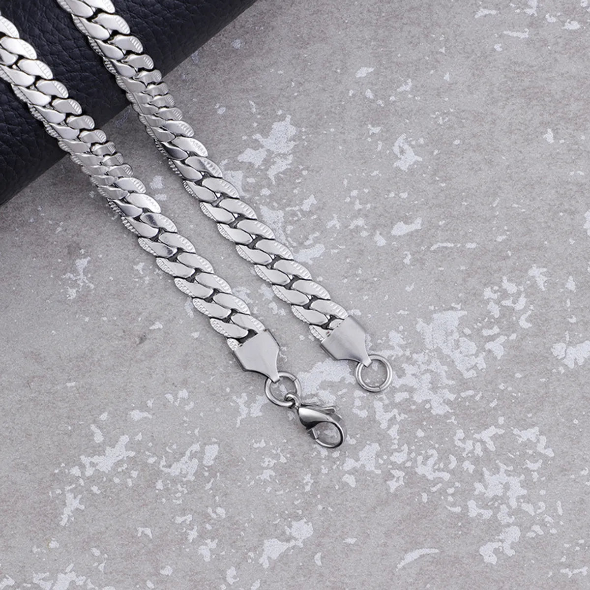 Wholesale New Style Titanium Steel Fashion Necklace With Chain Crimping Flat Chain