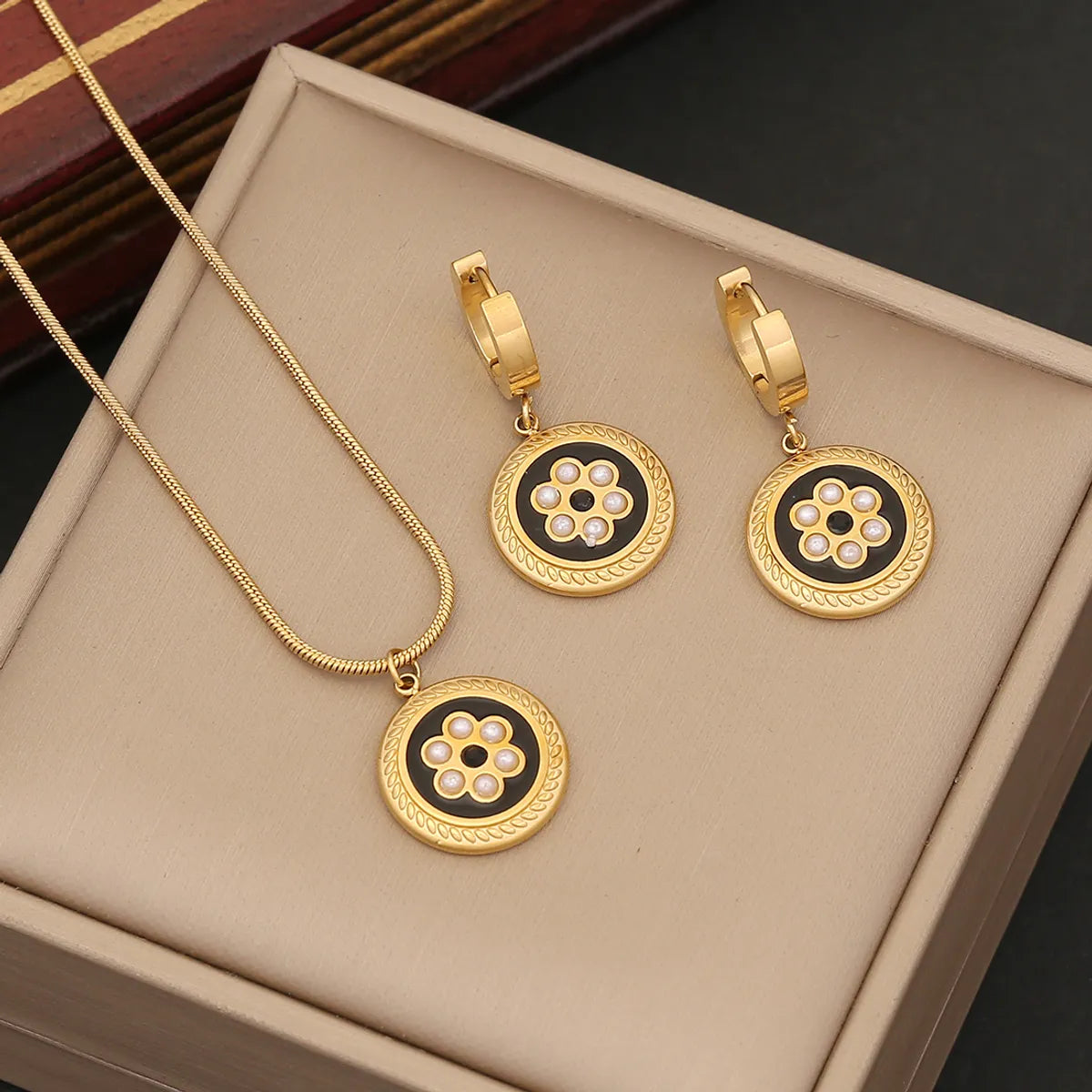 Wholesale Retro Commute Round Stainless Steel Enamel Inlay Artificial Pearls Earrings Necklace