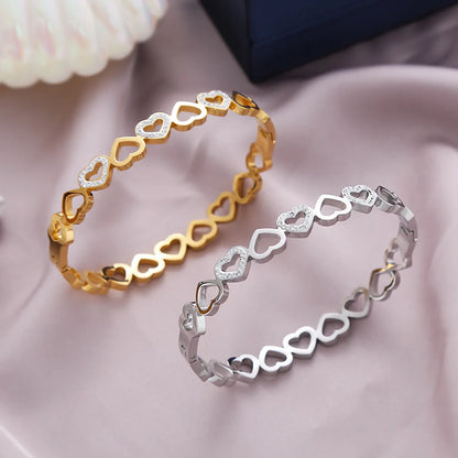 Wholesale Retro Heart Shape Solid Color Stainless Steel Rhinestones Bangle