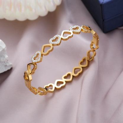 Wholesale Retro Heart Shape Solid Color Stainless Steel Rhinestones Bangle