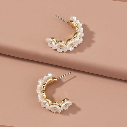 Wholesale Retro Pearl Petal C-Shape Earrings Nihaojewelry