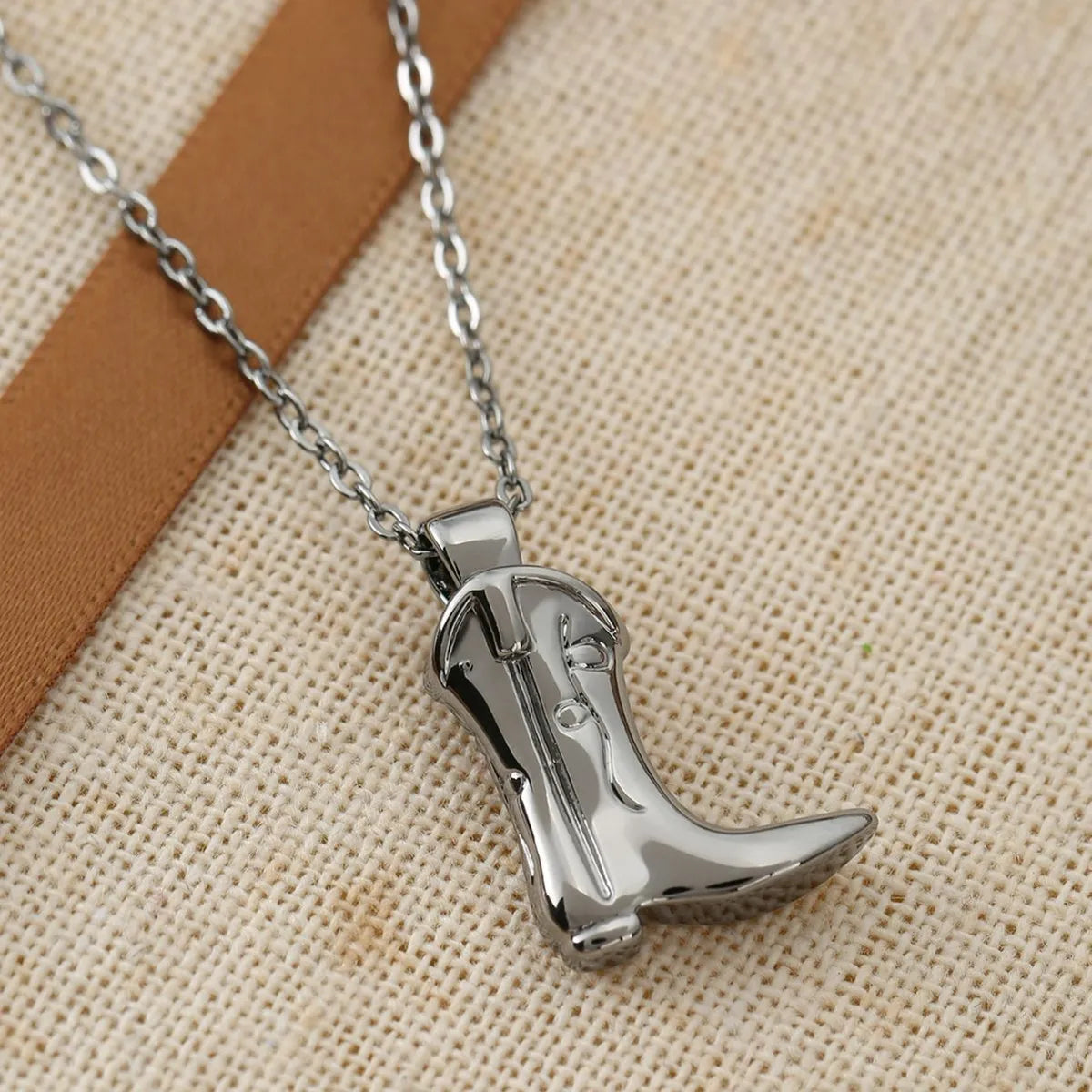 Wholesale Retro Simple Style Boots Copper Plating Pendant Necklace