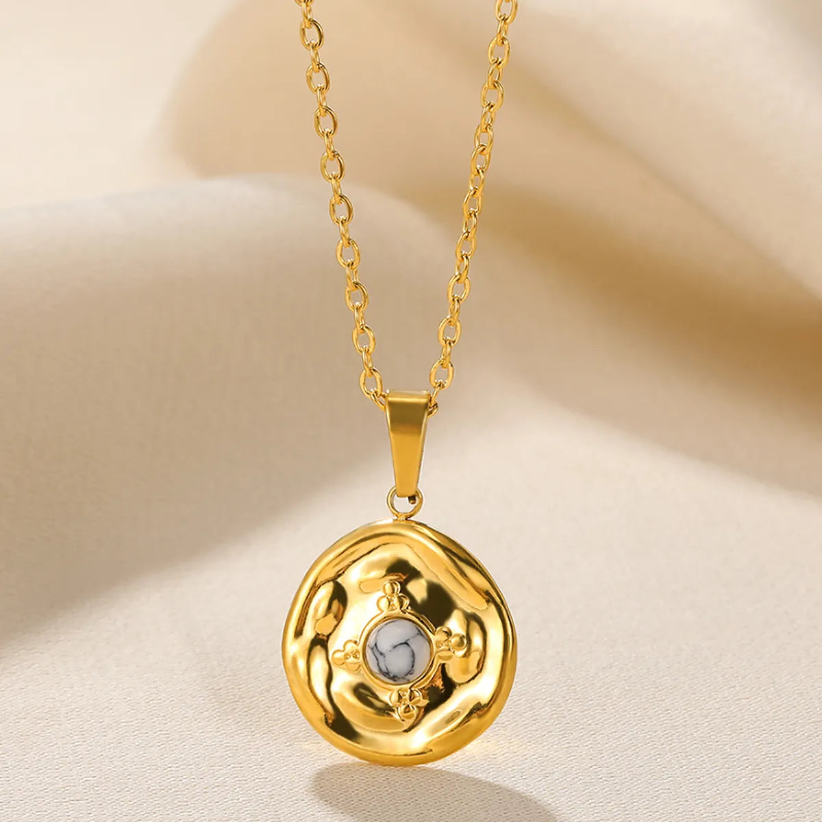 Wholesale Retro Simple Style Round Stainless Steel Plating Inlay 18k Gold Plated Turquoise Pendant Necklace