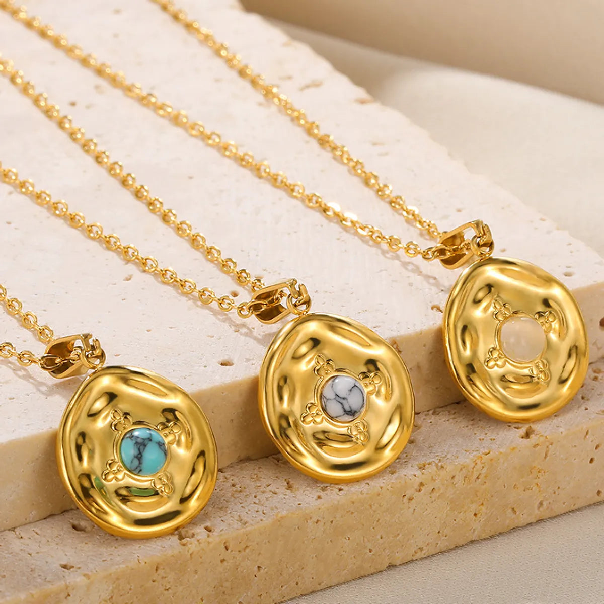 Wholesale Retro Simple Style Round Stainless Steel Plating Inlay 18k Gold Plated Turquoise Pendant Necklace