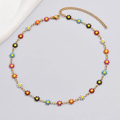 Simple Style Ditsy Floral Oval Chrysanthemum Titanium Steel Plating 18k Gold Plated Necklace