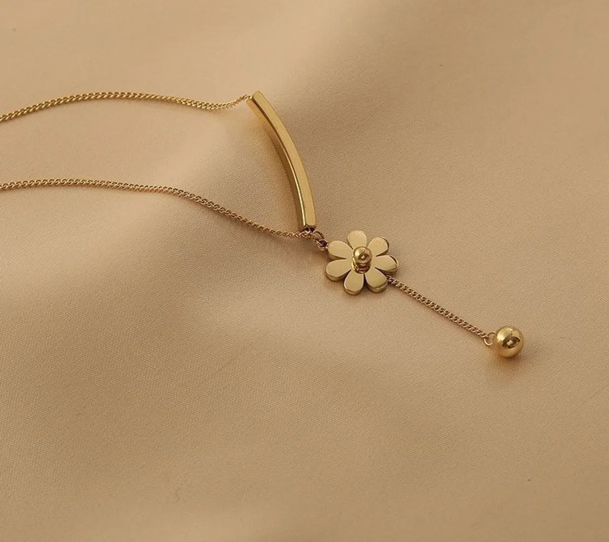 Simple Style Flower Titanium Steel Plating Gold Plated Pendant Necklace