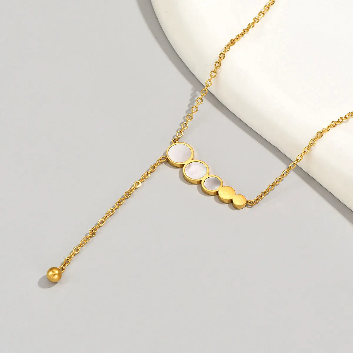 Simple Style Geometric Round Dots Stainless Steel Titanium Steel Irregular Plating Inlay Shell 18k Gold Plated Pendant Necklace