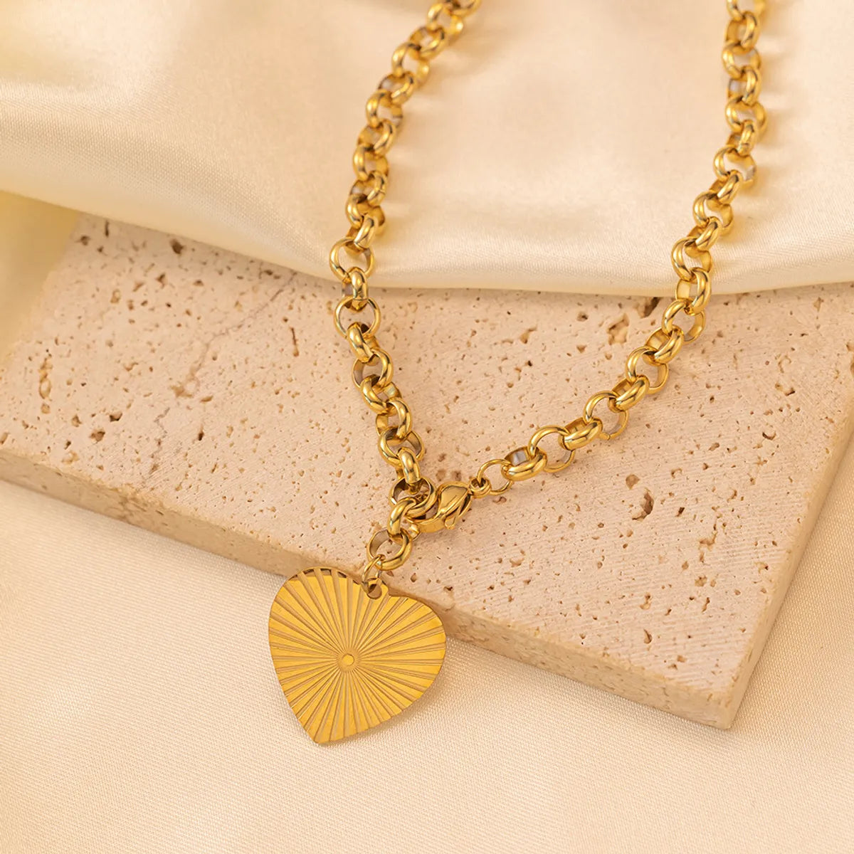 304 Stainless Steel 18K Gold Plated Simple Style Polishing Plating Heart Shape Pendant Necklace