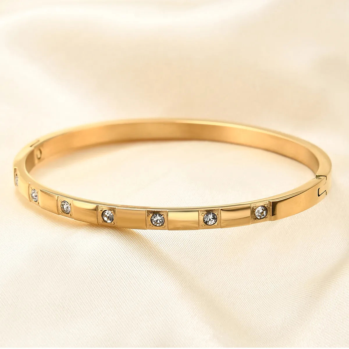 Wholesale Simple Style Round Stainless Steel Plating Inlay 18k Gold Plated Zircon Bangle