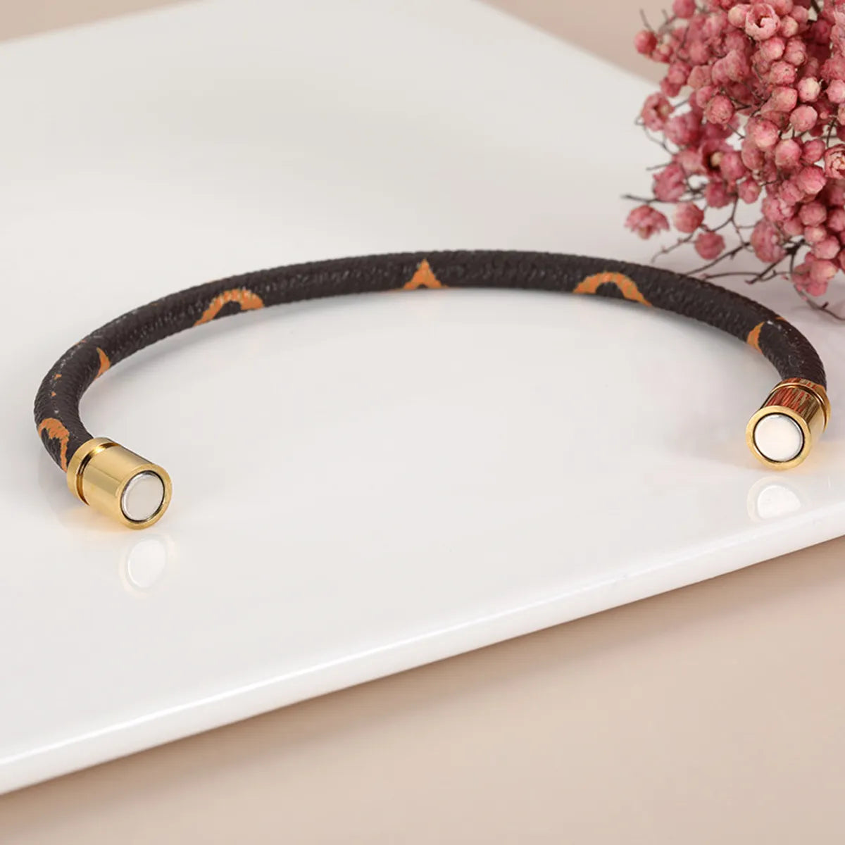 Wholesale Simple Style Solid Color Stainless Steel Pu Leather Bracelets