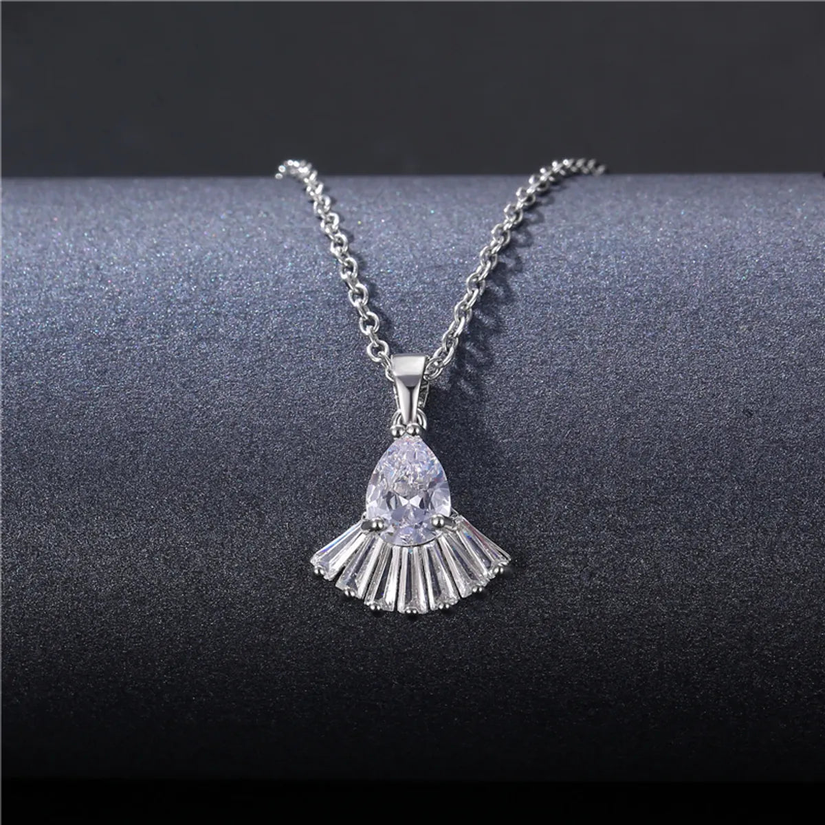 Stainless Steel Titanium Steel White Gold Plated Simple Style Plating Inlay Water Droplets Flower Zircon Pendant Necklace