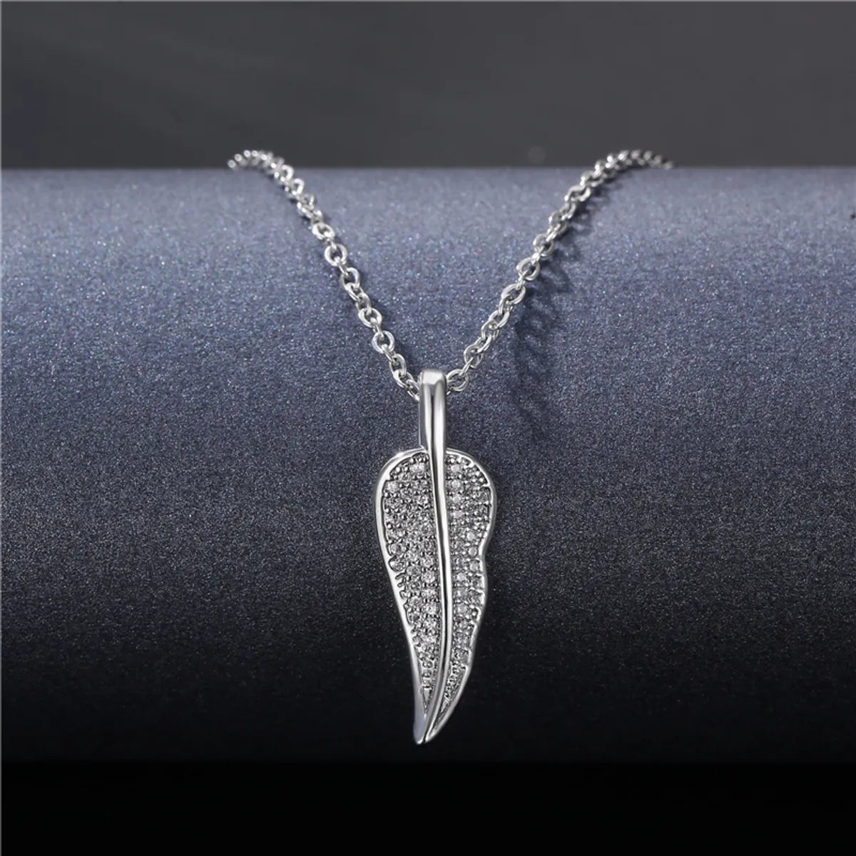 Stainless Steel Titanium Steel White Gold Plated Simple Style Plating Inlay Water Droplets Flower Zircon Pendant Necklace