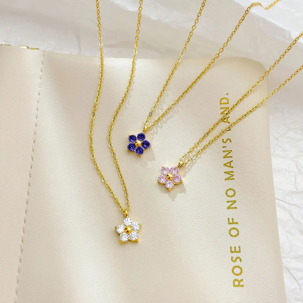 Wholesale Jewelry Sweet Flower 304 Stainless Steel Artificial Crystal White Gold Plated Gold Plated Plating Inlay Pendant Necklace