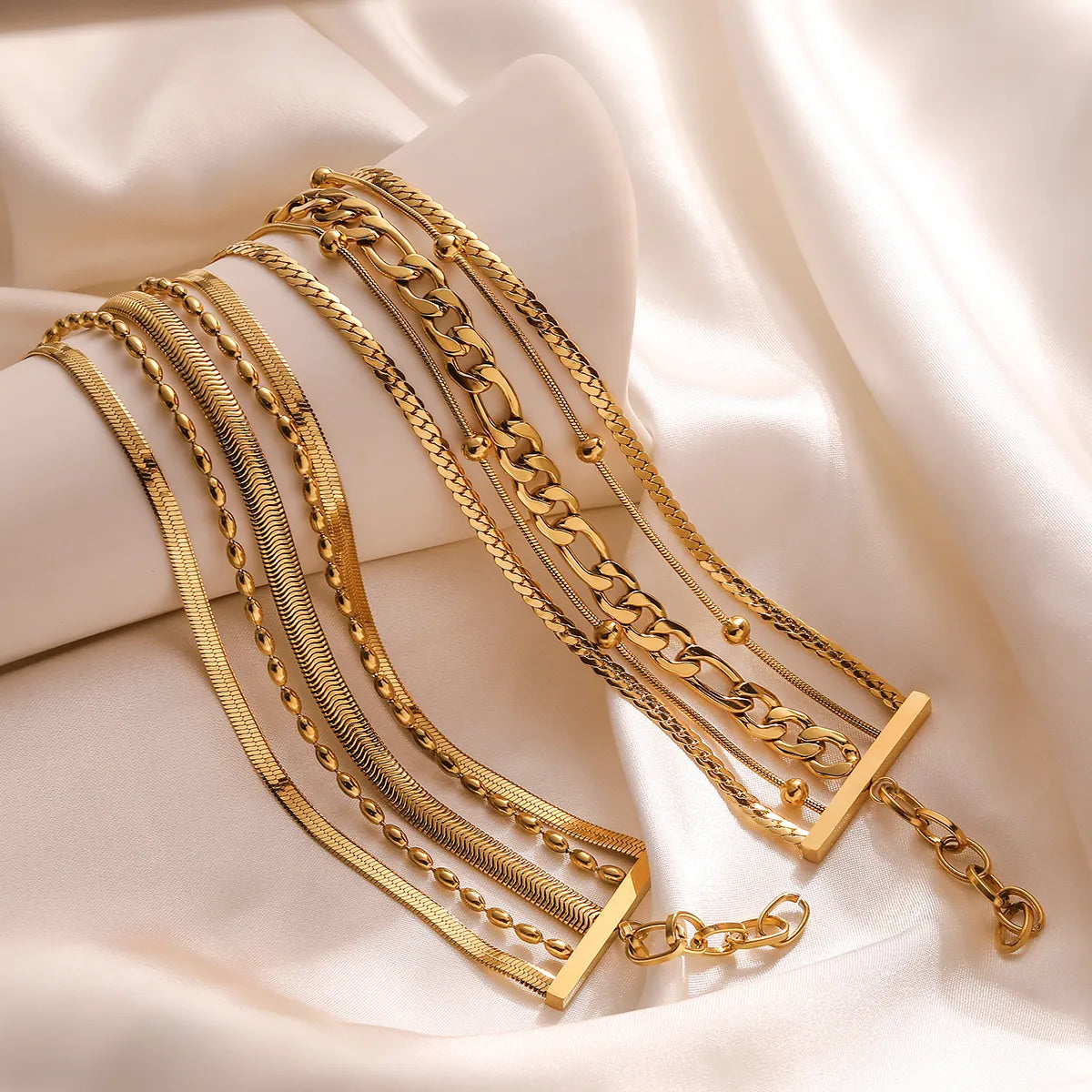 Vintage Style Exaggerated Simple Style Solid Color 304 Stainless Steel 18K Gold Plated Bracelets In Bulk