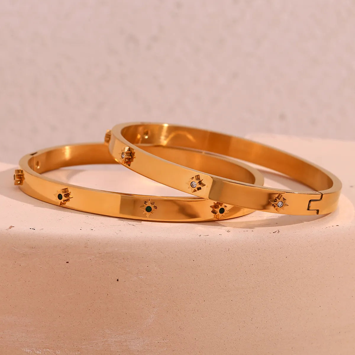 Wholesale Vintage Style Simple Style Classic Style Geometric Stainless Steel Plating Inlay 18k Gold Plated Rhinestones Bangle