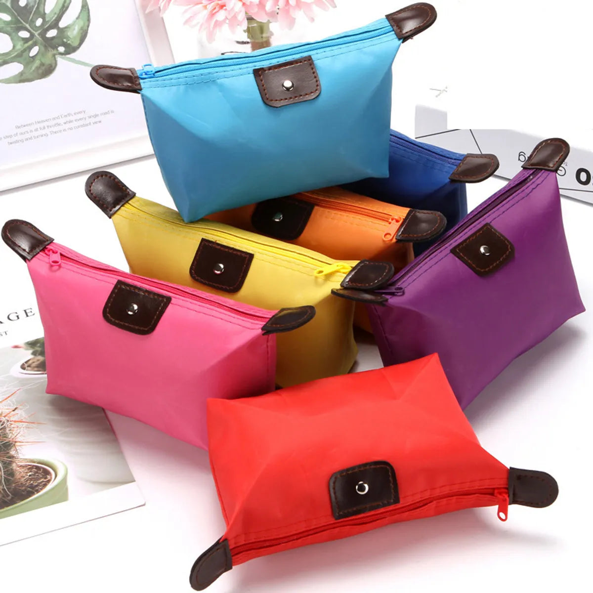 Women'S All Seasons Nylon Solid Color Elegant Dumpling Shape Zipper Cosmetic Bag