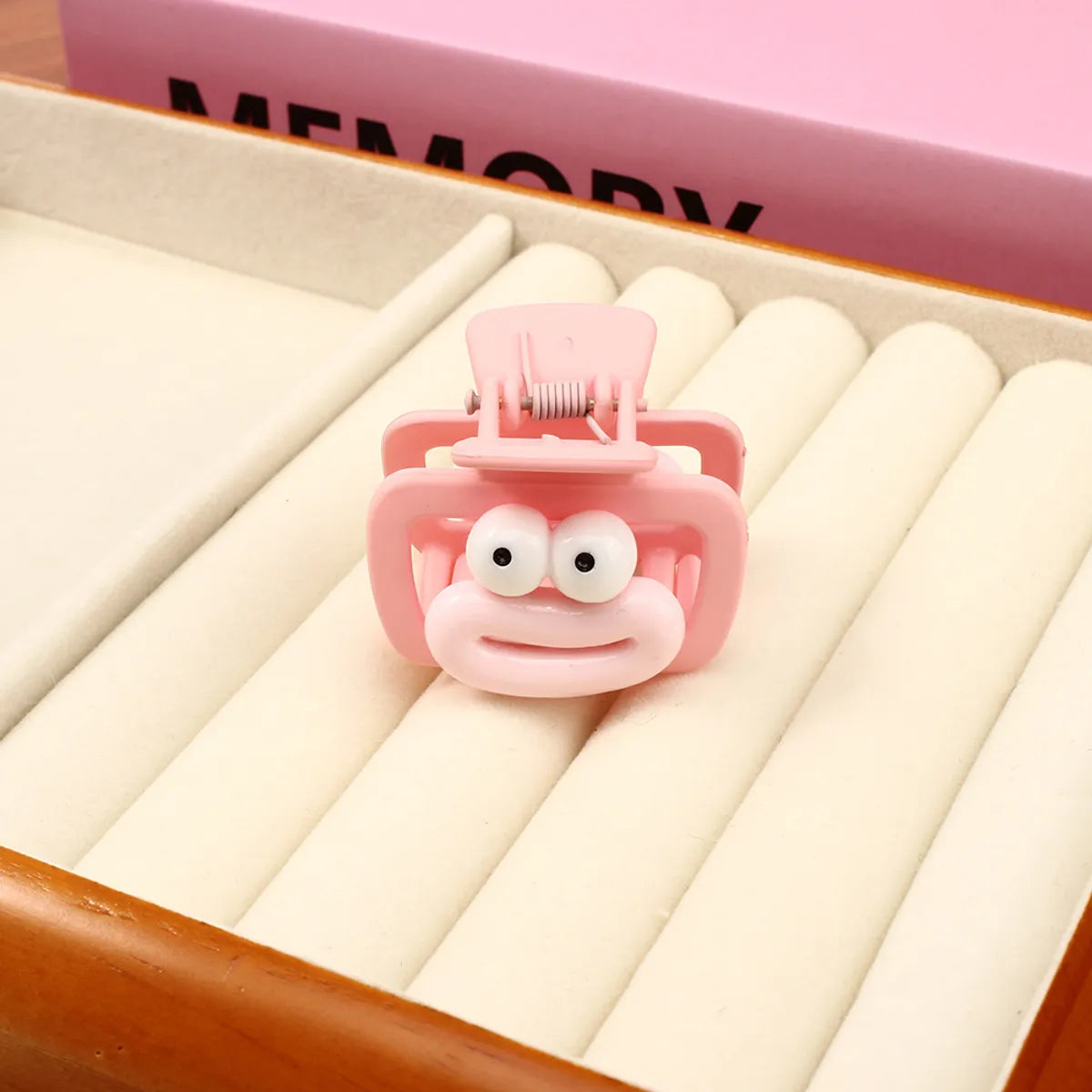 Women'S Cartoon Style Solid Color Plastic Hair Claws