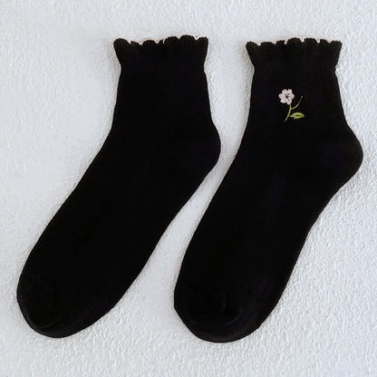 Women'S Cute Japanese Style Flower Cotton Embroidery Crew Socks A Pair