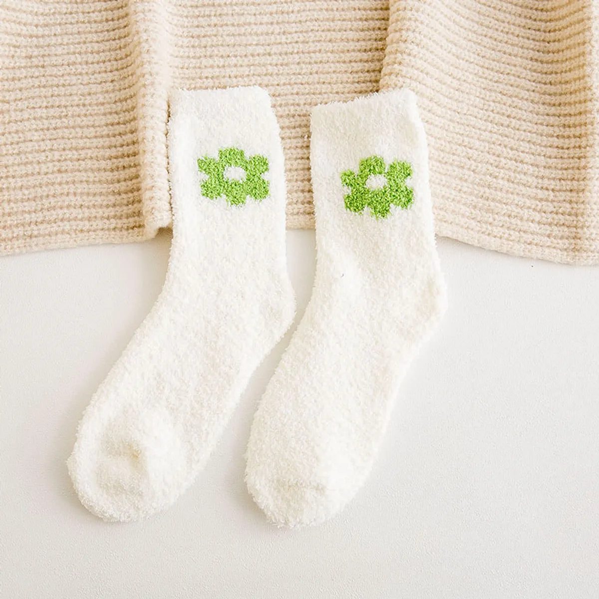 Women'S Cute Sweet Flower Polyester Jacquard Crew Socks A Pair