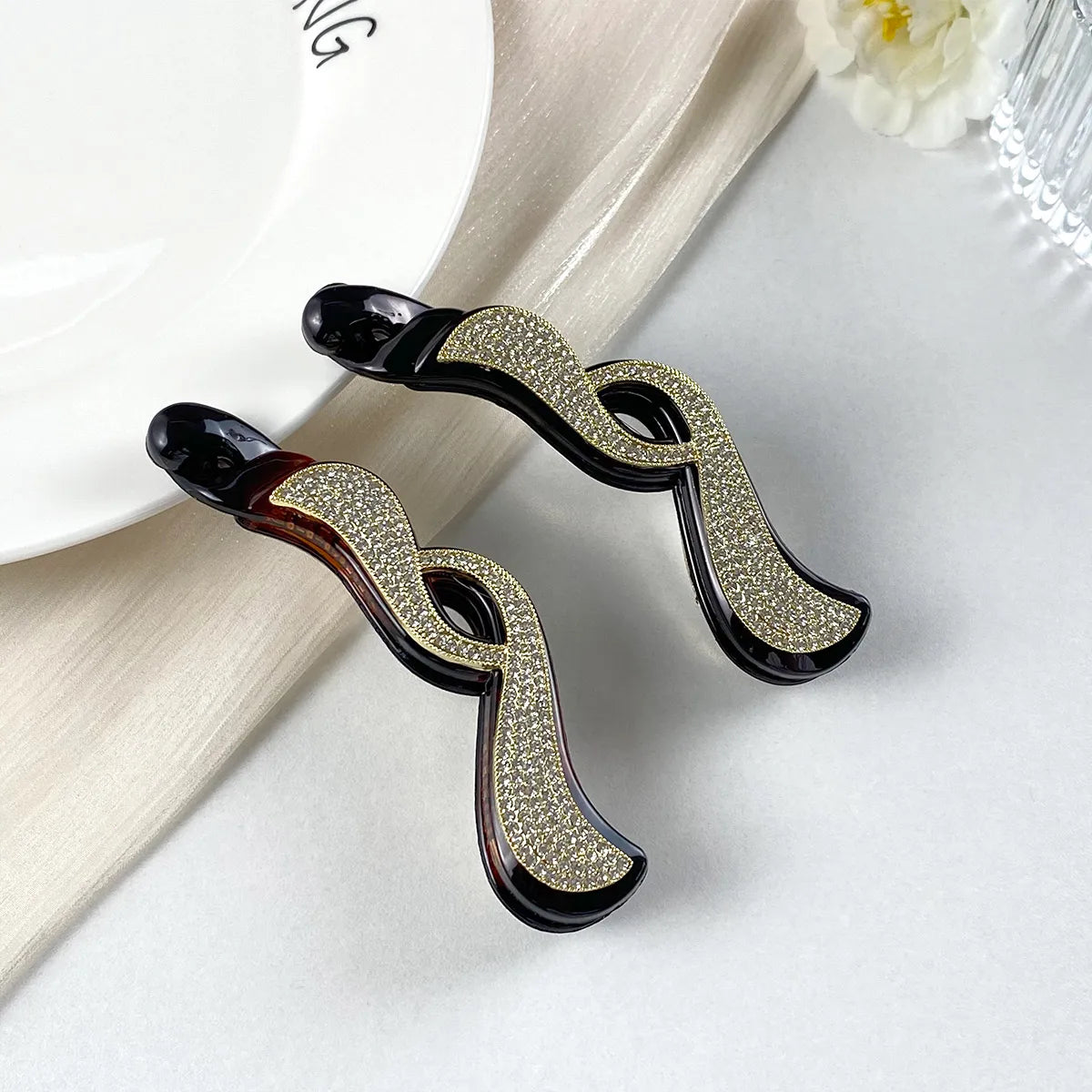 Women'S Elegant Romantic Sweet Geometric Waves Plastic Inlay Rhinestones Hair Clip