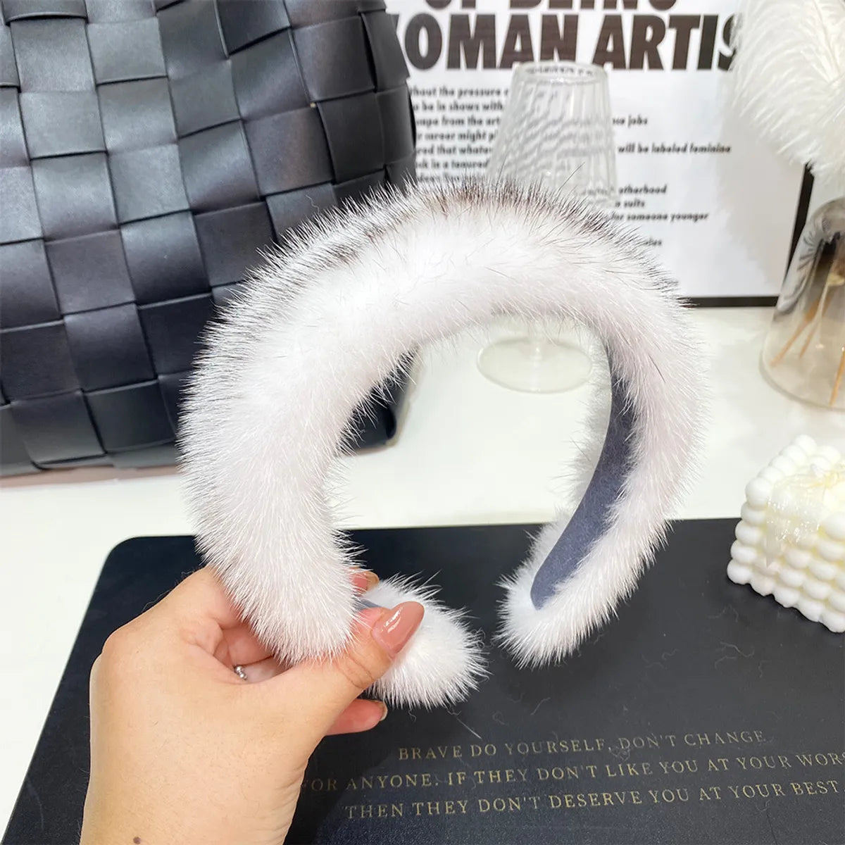 Women'S Elegant Solid Color Plush Hair Band