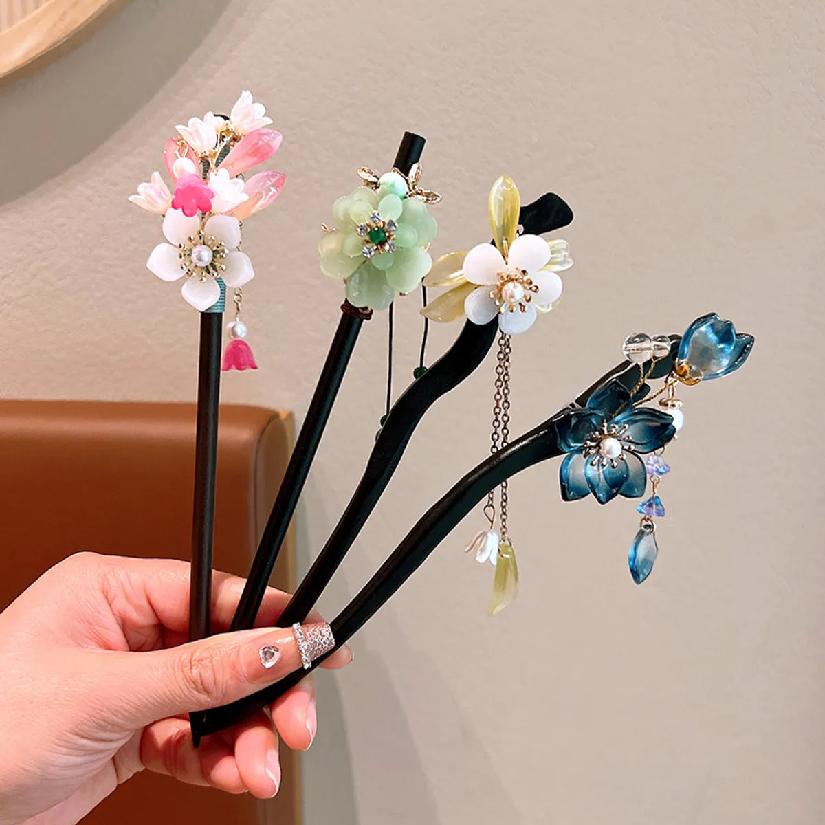 Women'S Ethnic Style Simple Style Flower Wood Inlay Artificial Gemstones Rhinestones Hairpin