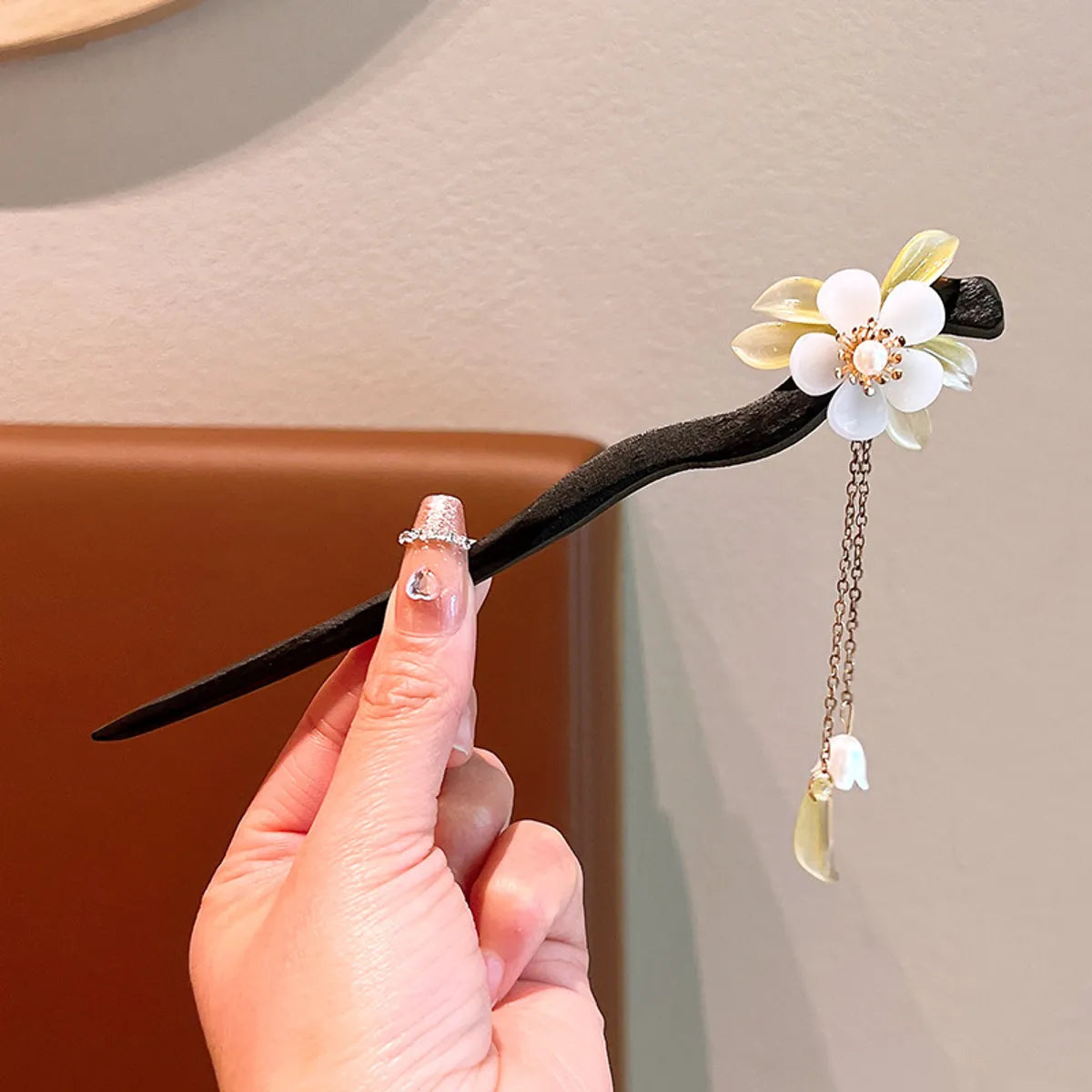 Women'S Ethnic Style Simple Style Flower Wood Inlay Artificial Gemstones Rhinestones Hairpin