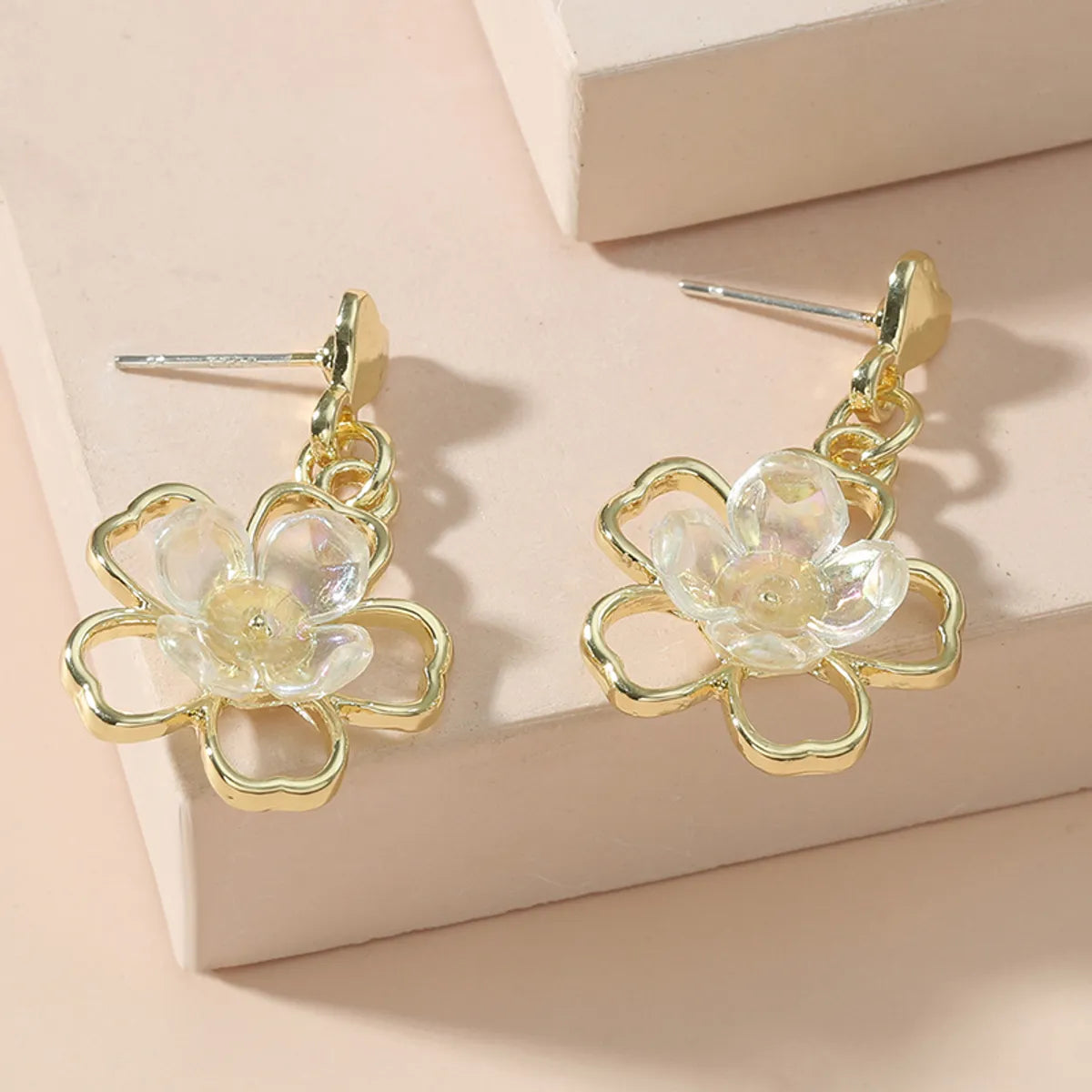 Women's Fashion Flowers Alloy Earrings Inlaid Shell Shell Earrings