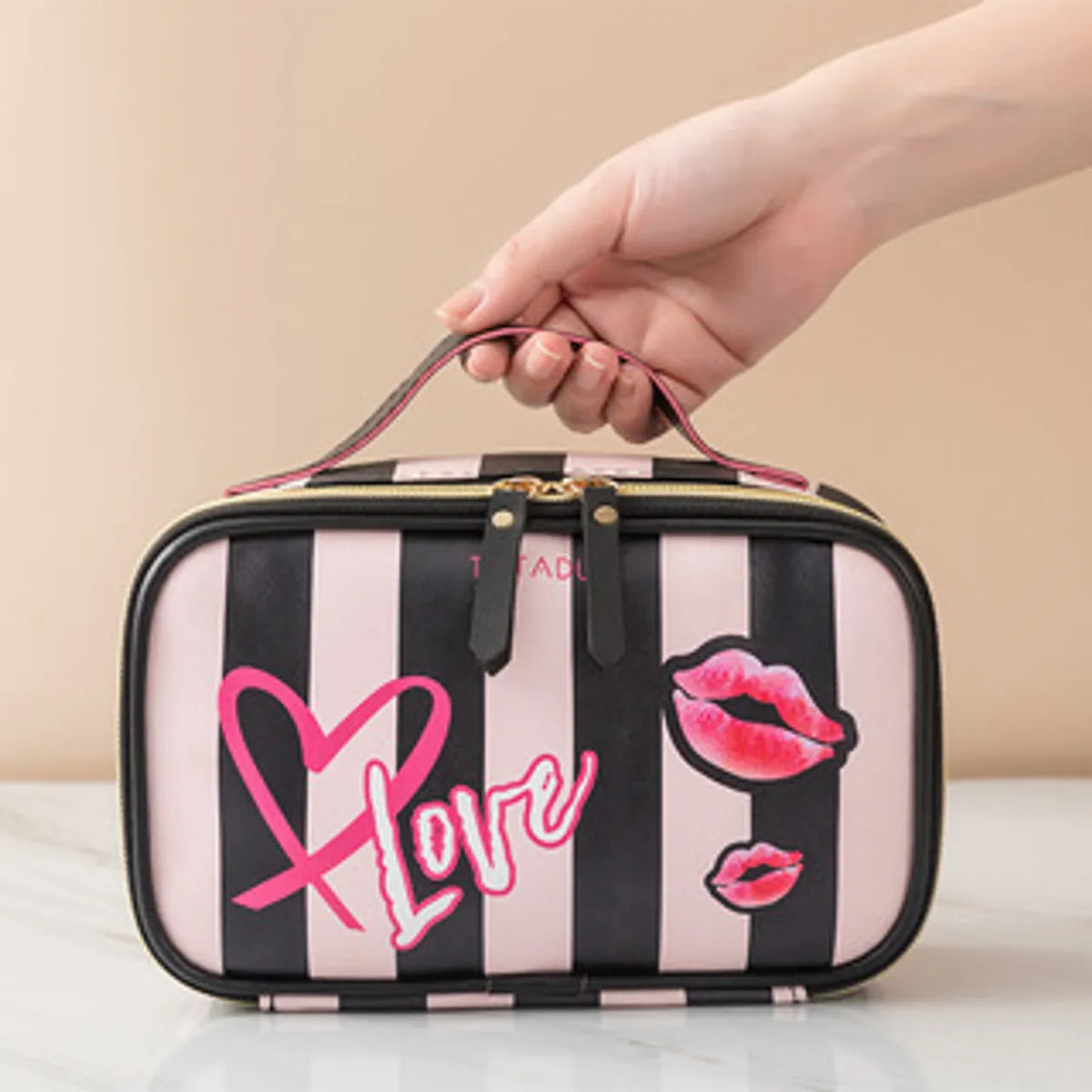 Women'S Medium All Seasons Pu Leather Heart Shape Fashion Square Zipper Cosmetic Bag