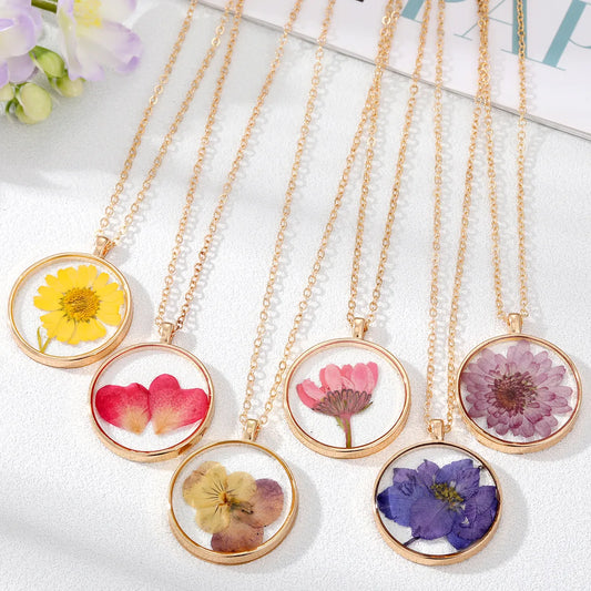 Women's Pastoral Flower Alloy Necklace Flower Resin Necklaces