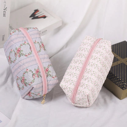 Women'S Polyester Flower Vintage Style Pillow Shape Zipper Cosmetic Bag Wash Bag