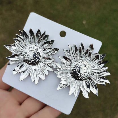 Women's Retro Exaggerated Fashion Flowers Alloy Earrings Plating No Inlaid Drop Earrings