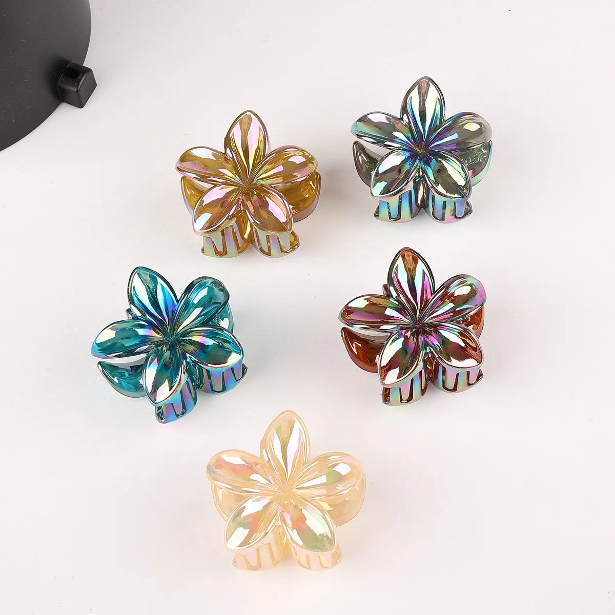 Women'S Simple Style Flower Plastic Resin Hair Claws