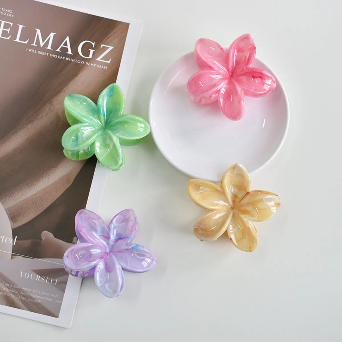 Women'S Simple Style Flower Plastic Resin Hair Claws