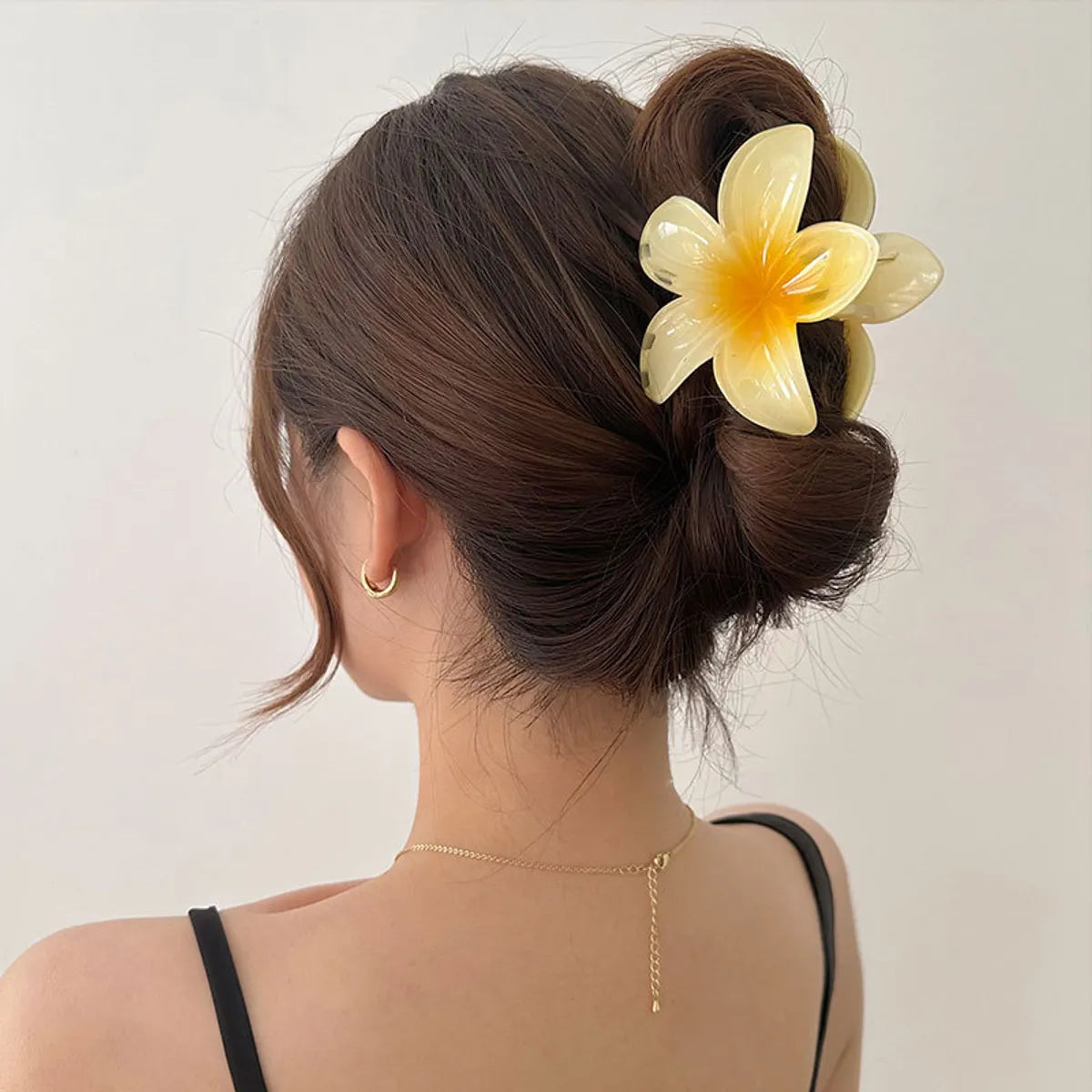 Women'S Simple Style Flower Plastic Resin Hair Claws