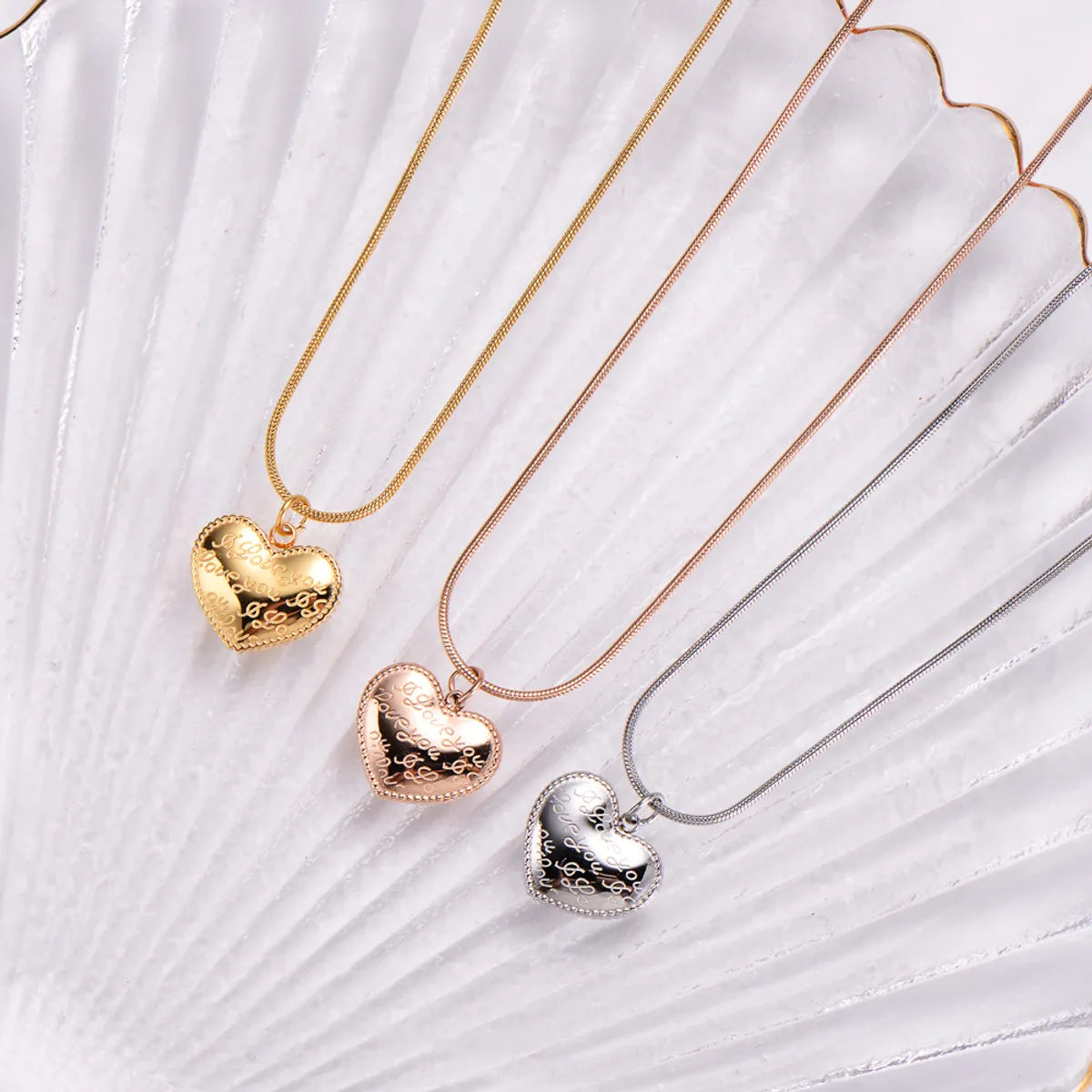 Women's Simple Style Heart Shape Stainless Steel No Inlaid Pendant Necklace Carving Stainless Steel Necklaces