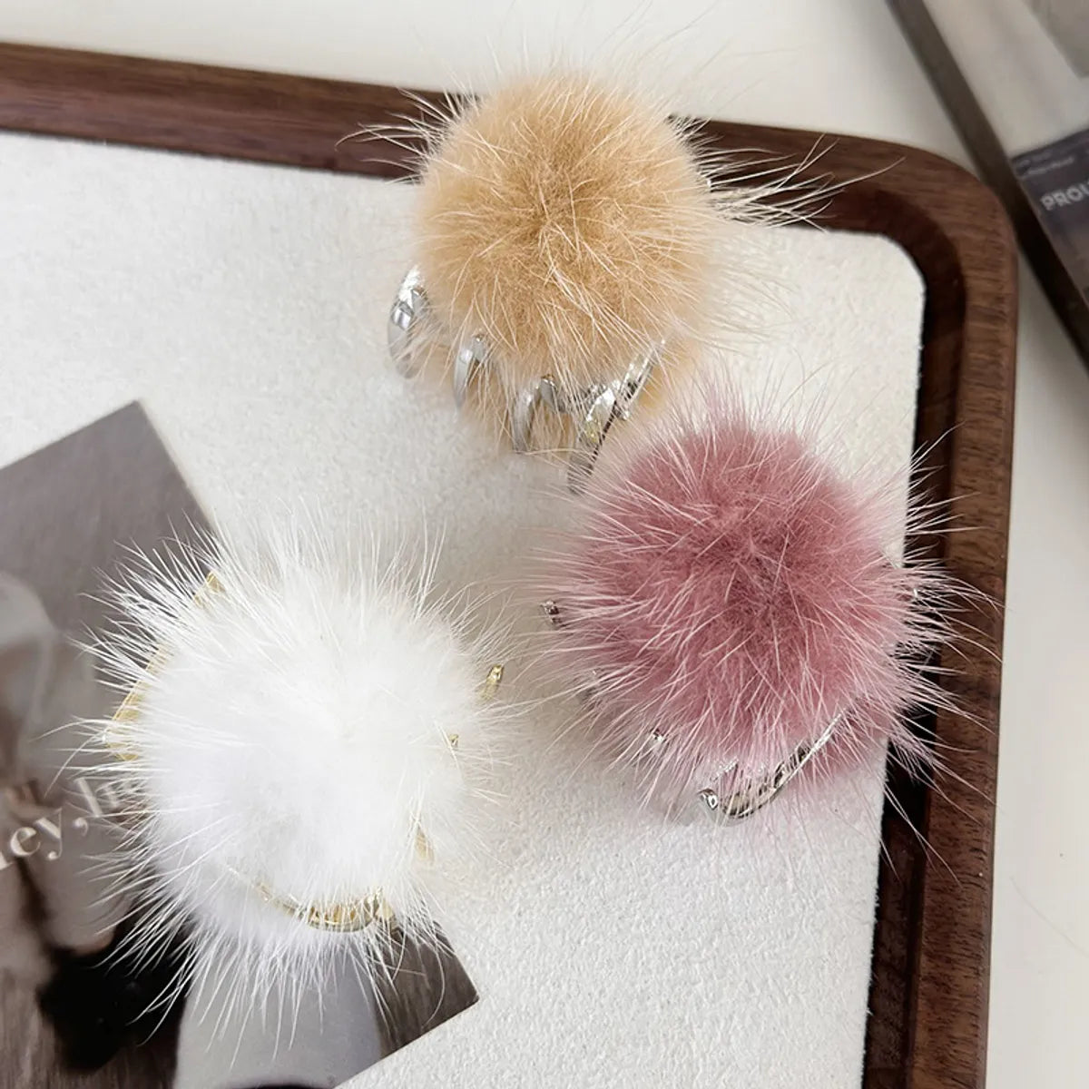 Women'S Simple Style Solid Color Alloy Hairball Plating Hair Claws