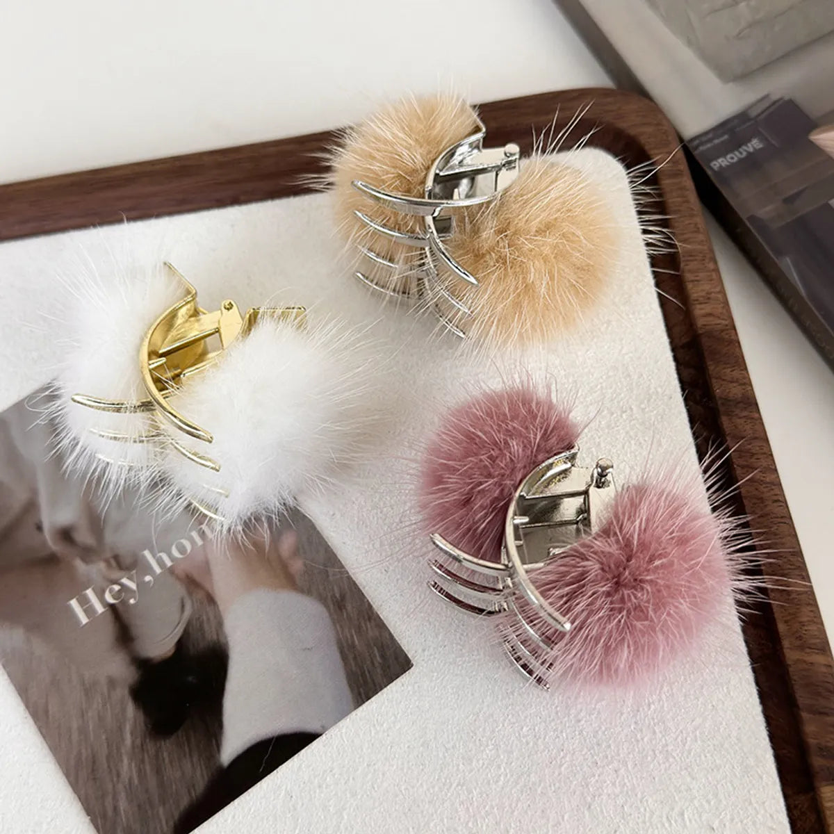 Women'S Simple Style Solid Color Alloy Hairball Plating Hair Claws