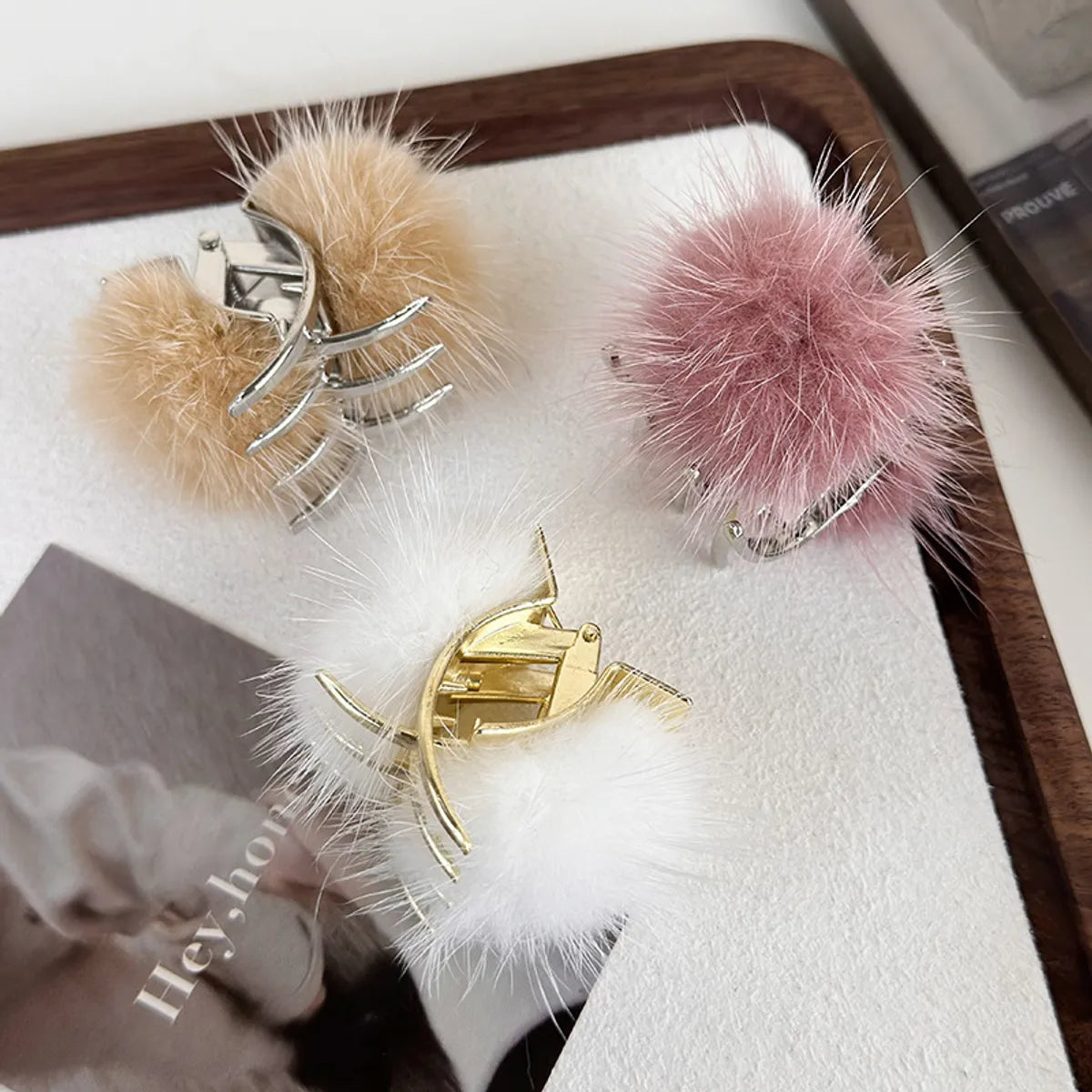 Women'S Simple Style Solid Color Alloy Hairball Plating Hair Claws