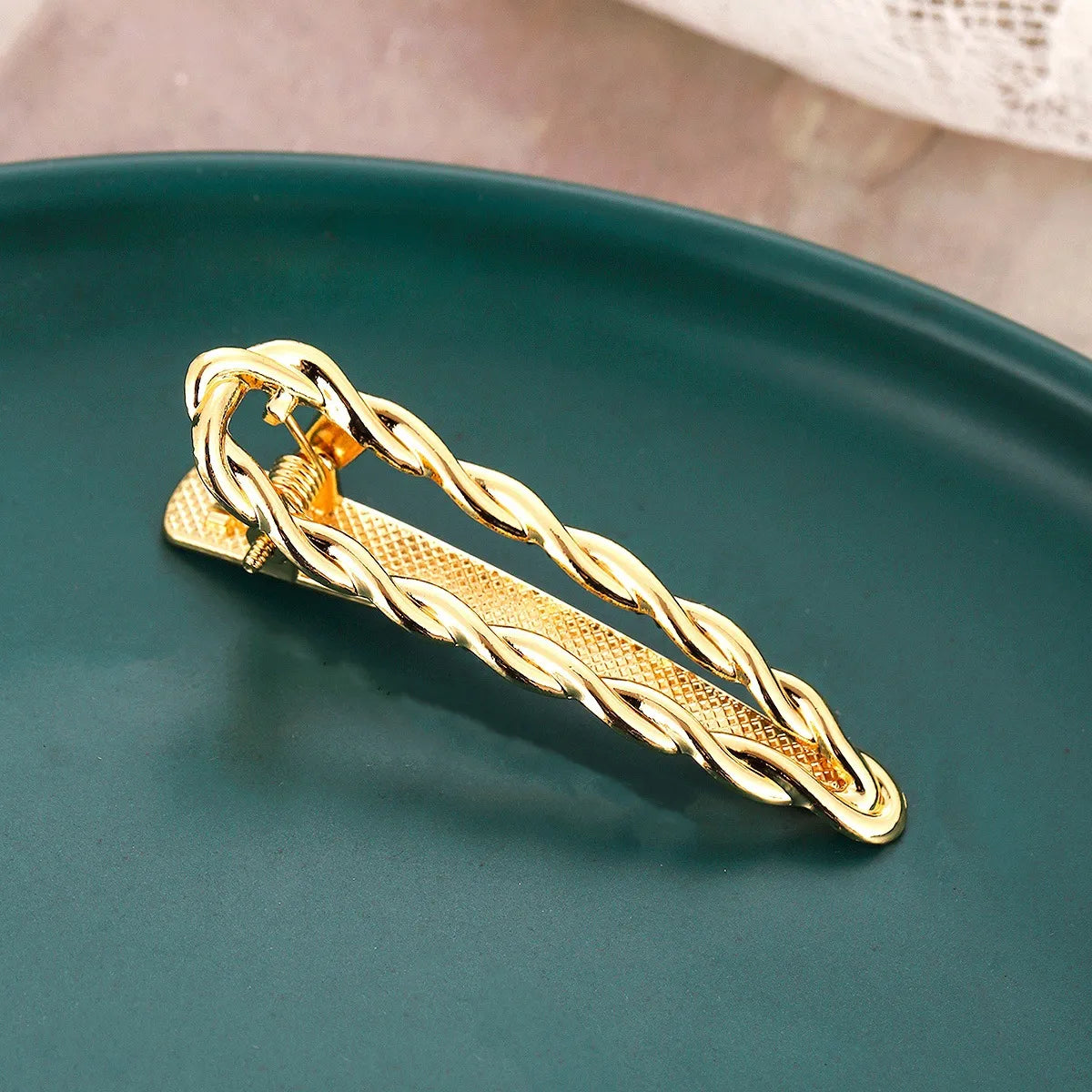 Women'S Simple Style Solid Color Metal Plating Hair Clip